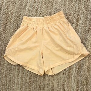 [lululemon] track that high rise short in summer glow, 5” inseam, sz 6